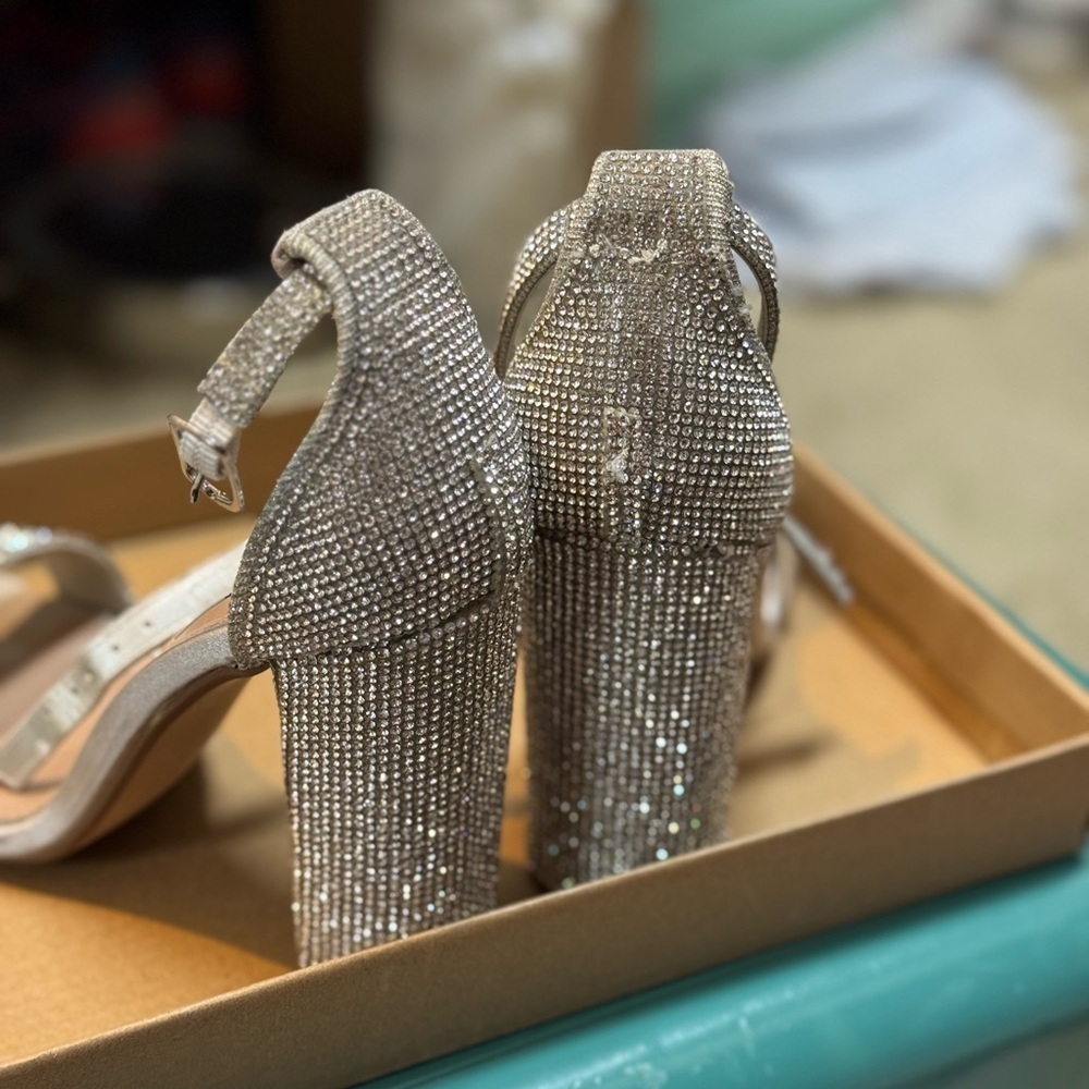 EUC Steve Madden Carrson-R Crystal shoes - Picture 6 of 8